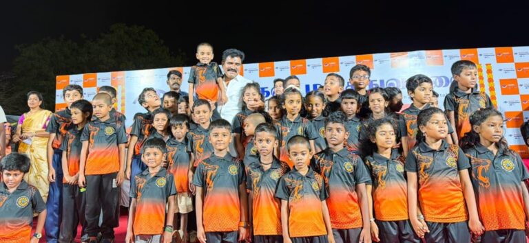 திருநகர் பூங்காவில் சமூகசேவகர்கள் மற்றும் விளையாட்டு வீரர்களுக்கு விருதுகள் வழங்கிய CTR நிர்மல் குமார்