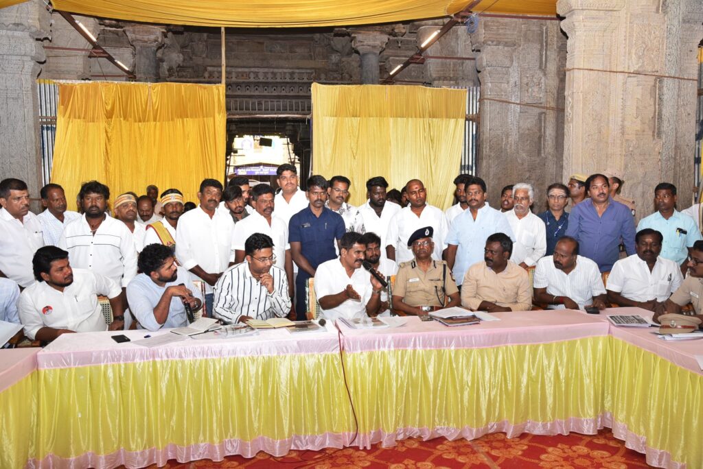 மீனாட்சி சுந்தரேசுவரர் திருக்கோயில் திருக்குட நன்னீராட்டு பெருவிழா முன்னேற்பாடுகளை பார்வையிடும் CTR நிர்மல் குமார்