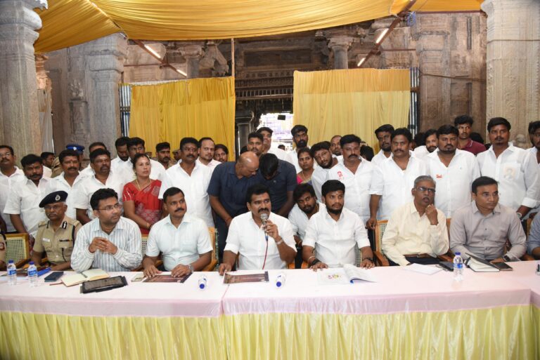 மீனாட்சி சுந்தரேசுவரர் திருக்கோயில் குடமுழுக்கு: முன்னேற்பாடு மற்றும் பாதுகாப்புப் பணிகள் குறித்து ஆய்வு செய்த CTR நிர்மல் குமார்