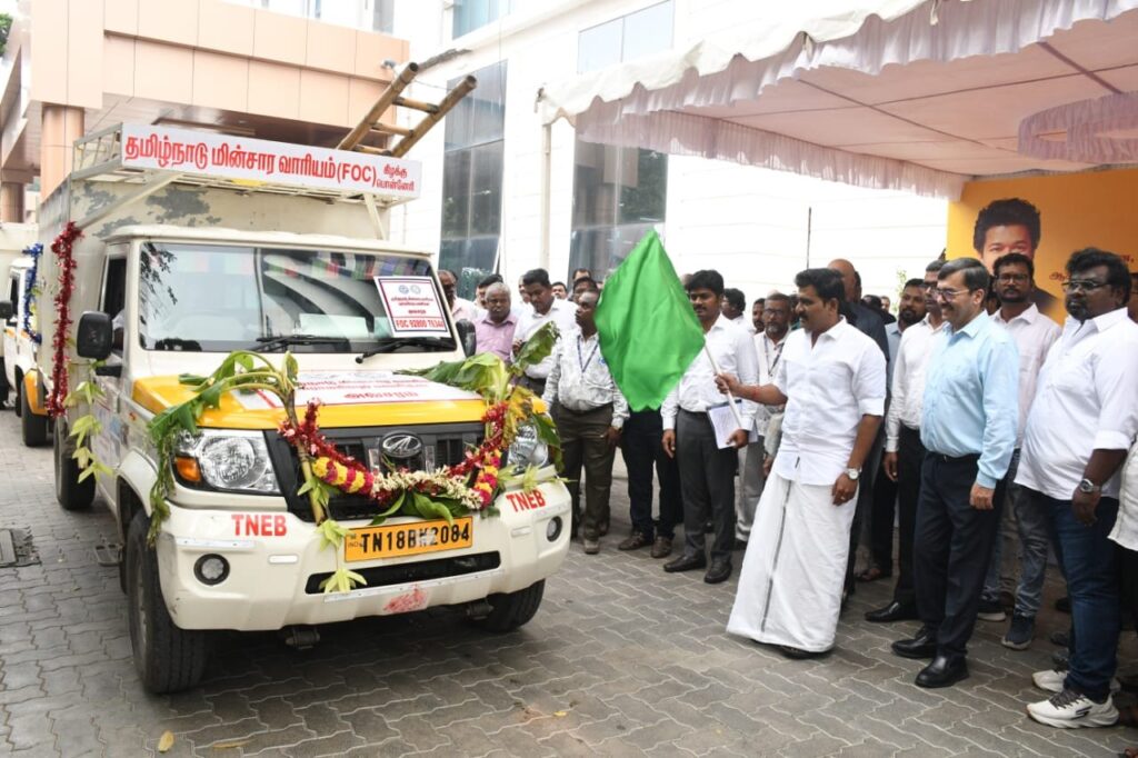 CTR Nirmal Kumar வடகிழக்குப் பருவமழையை முன்னிட்டு மின்தடை நீக்கும் மையங்கள் மற்றும் பழுதுநீக்கும் குழுக்களைத் தொடங்கி வைத்த போது
